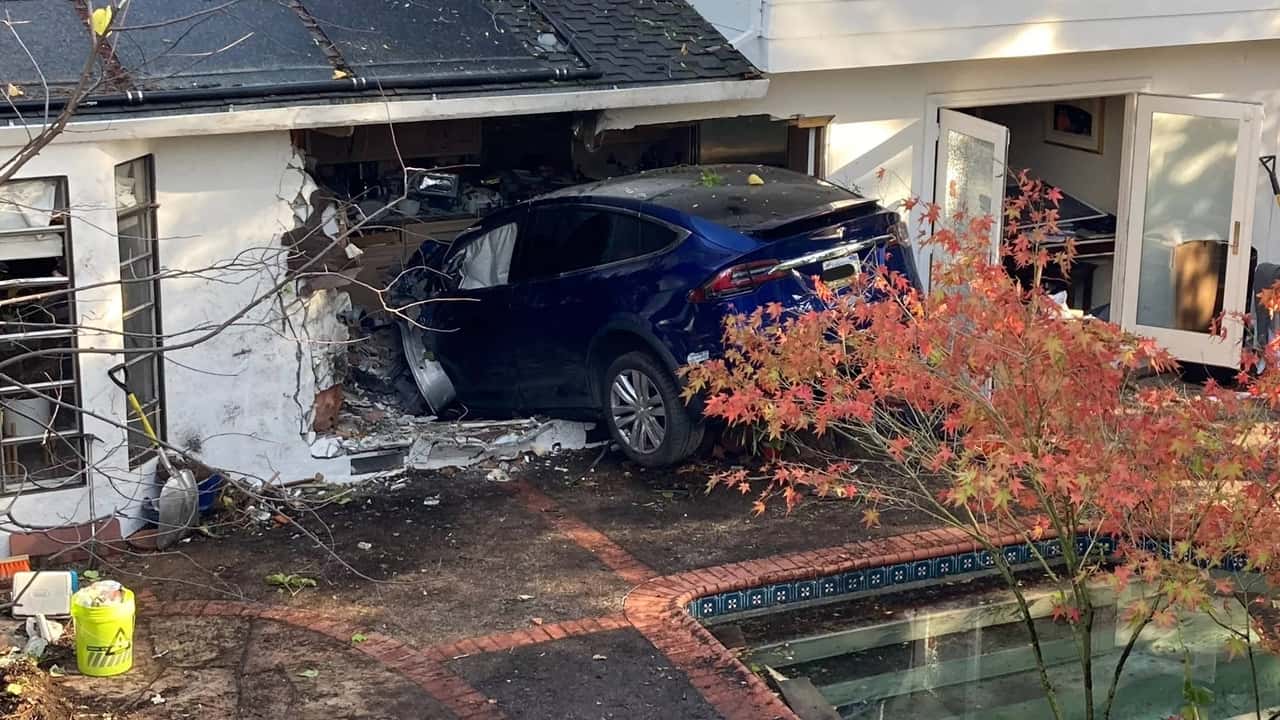 Tesla Model X crash in San Mateo, California (Source: San Mateo Police Department)